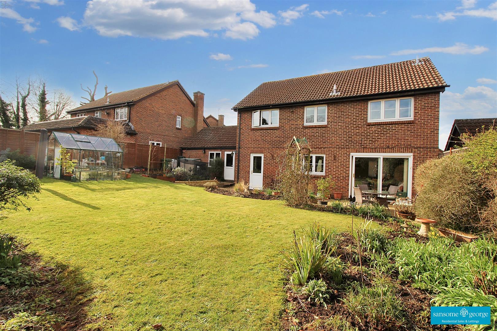 4 bed property in Goodliffe Gardens, Reading